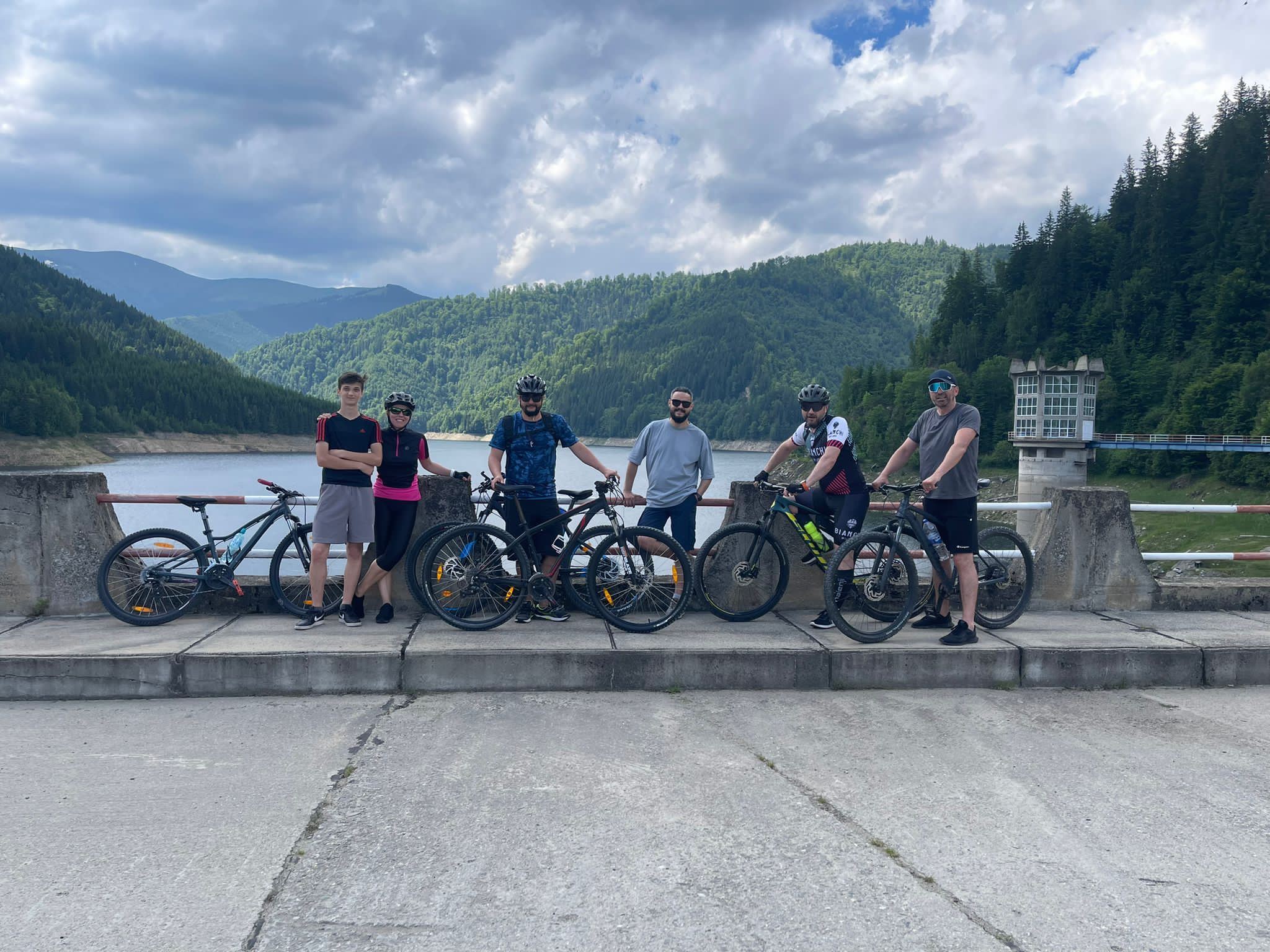 Cu bicicleta către Barajul Pecineagu: O aventură în mijlocul naturii la Satul Sătic