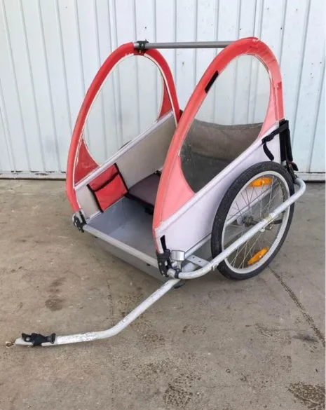 Remorcă ușoară de biciclete sau trotinete