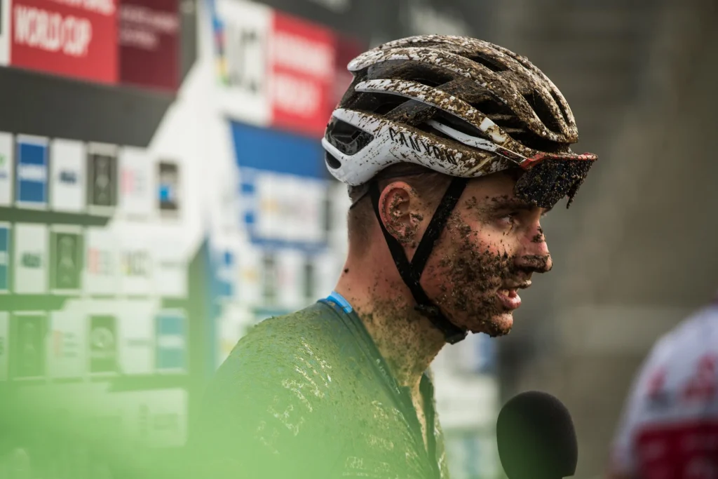 Accidentele de la Nové Mesto: Mathieu van der Poel și Sam Gaze