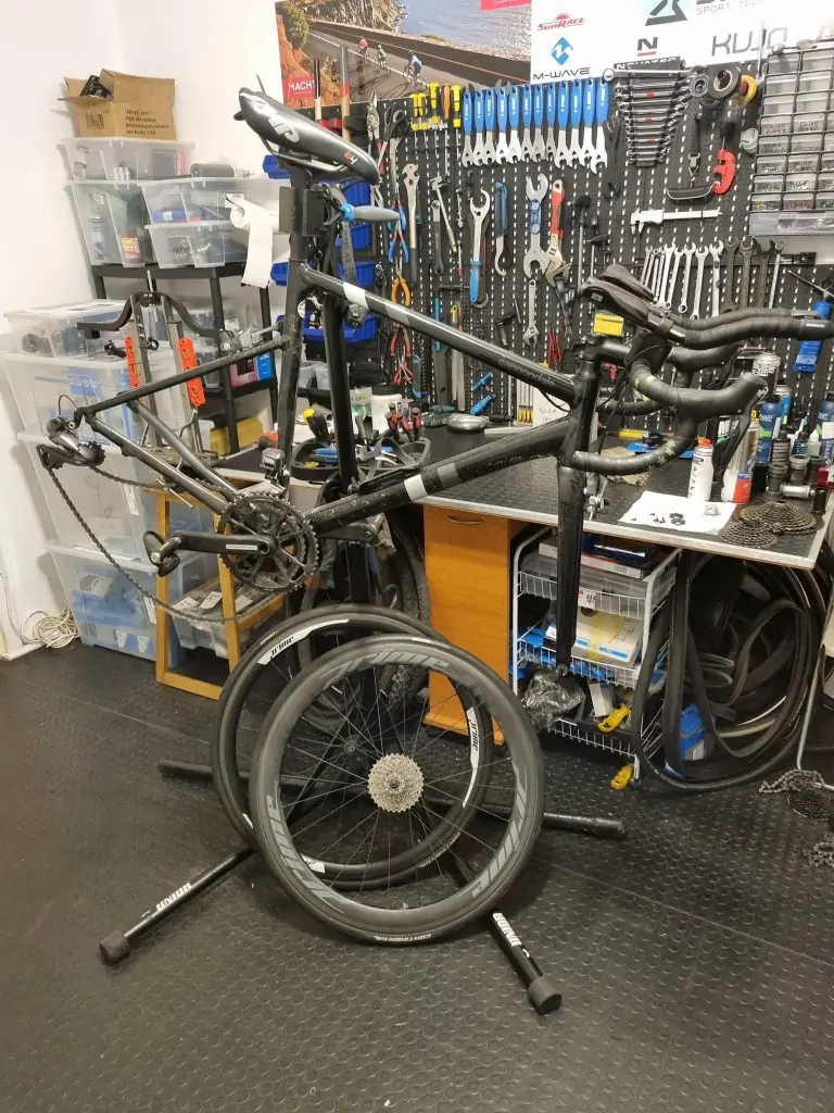 Cu bicicleta SH la revizie